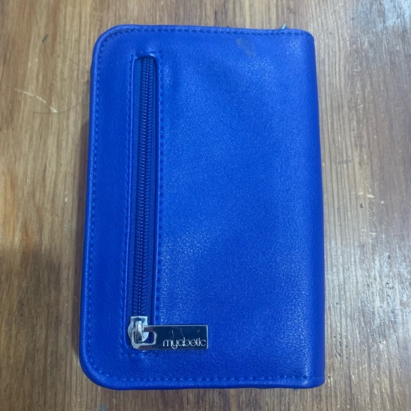 Myabetic Black and Blue Supply Organizer Clutch for diabetics - Picture 3 of 4